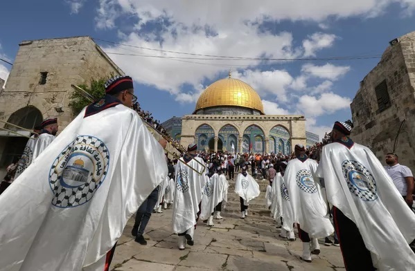مسلمانان جشن مولود حضرت محمد را جشن می گیرند