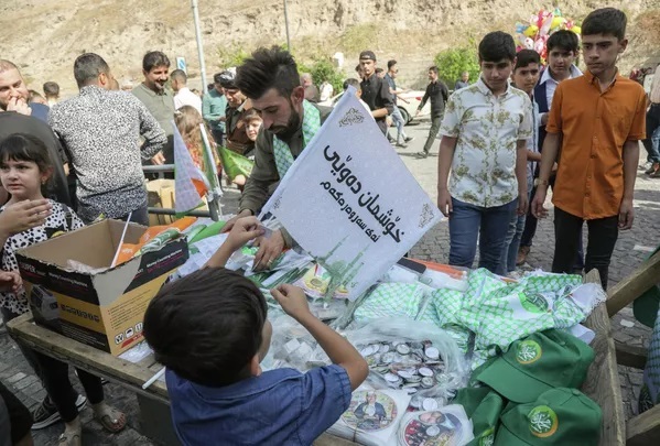 مسلمانان جشن مولود حضرت محمد را جشن می گیرند