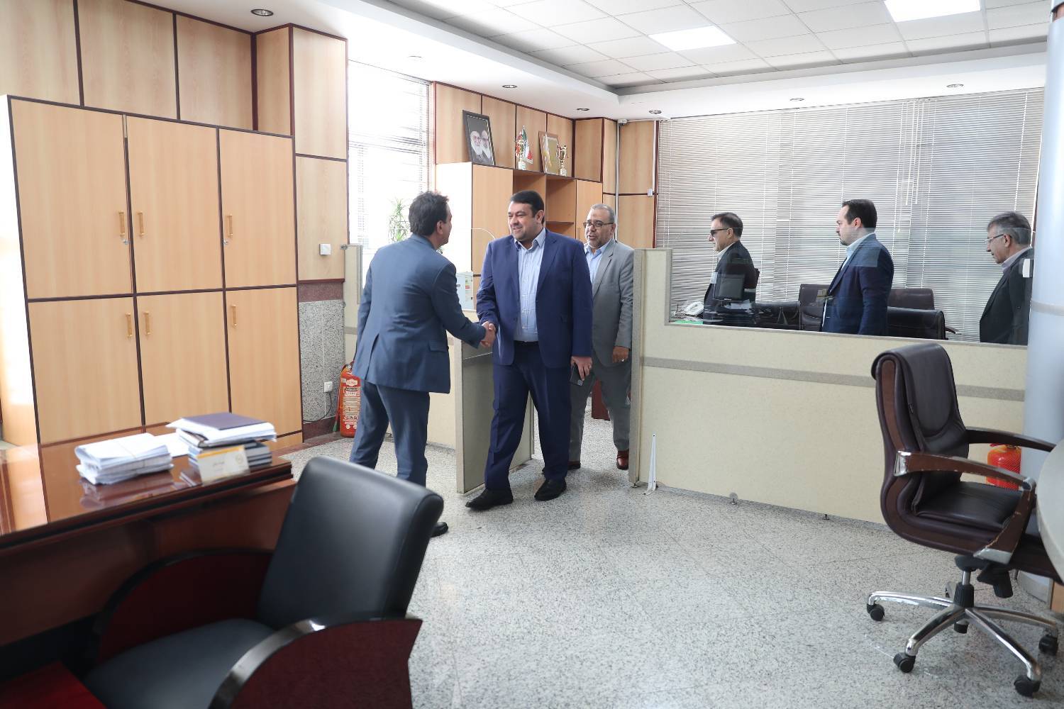 بازدید سرپرست بانک ملی ایران از خدمات بانکی و ارزی فرودگاه امام(ره)